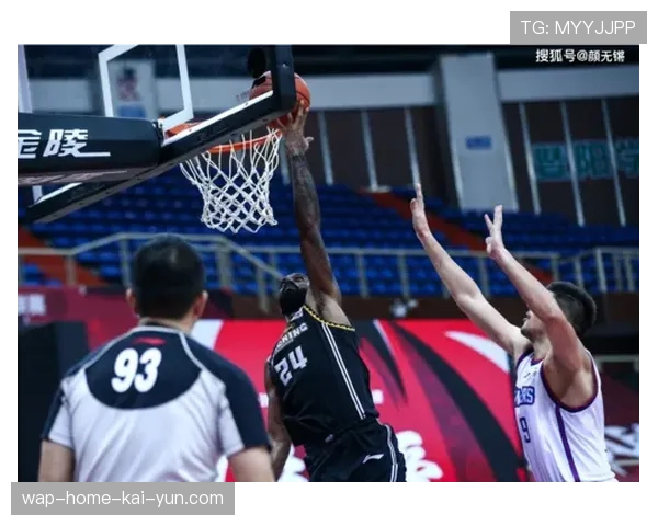 上海队首节三十三比八梦幻开局 奠定比赛胜势